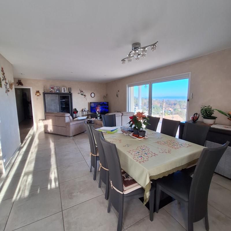 Maison - 235 m² - 7 pièces