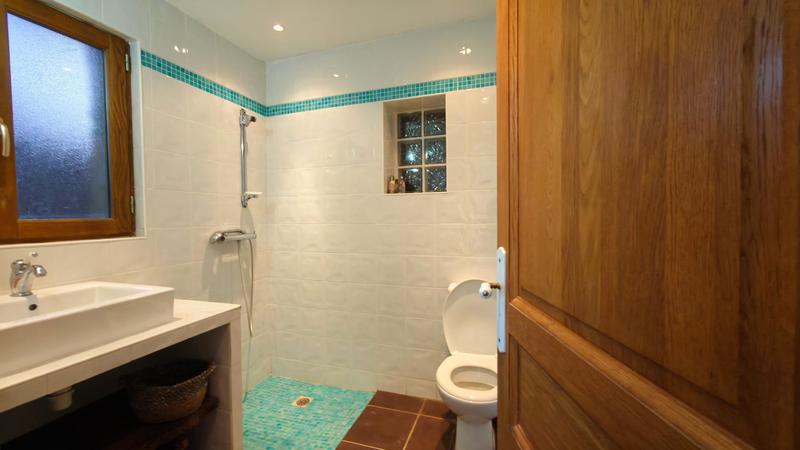 Maison - 221 m² - 11 pièces