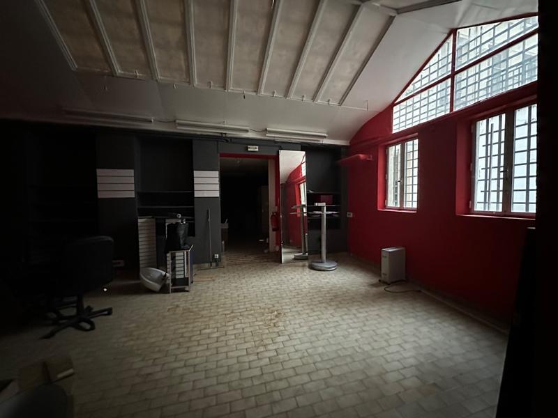 Local commercial - 196 m² - 4 pièces
