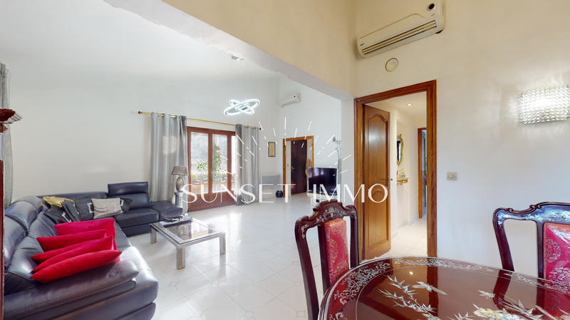 Maison - 220 m² - 6 pièces