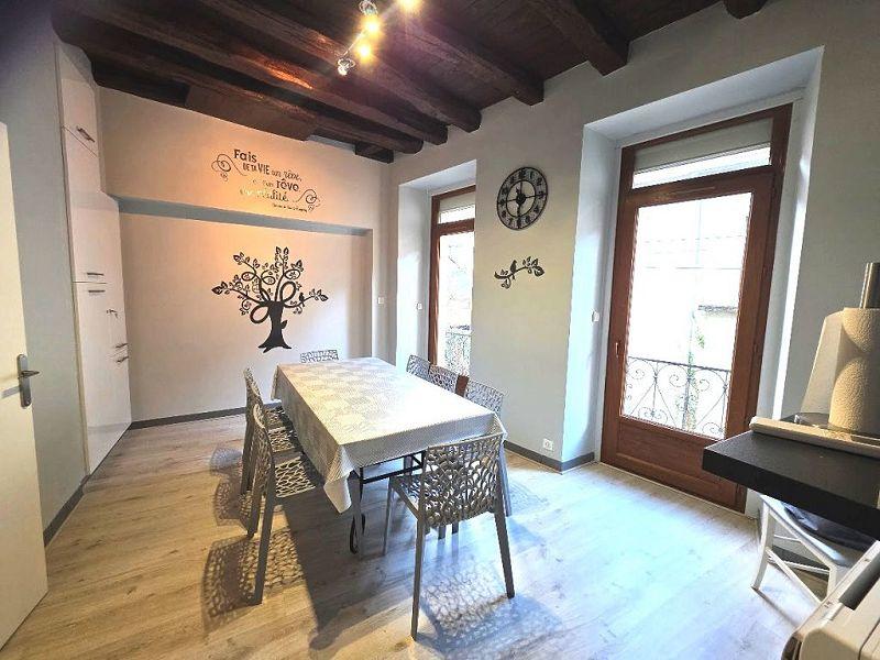 Maison traditionnelle - 200 m² - 9 pièces