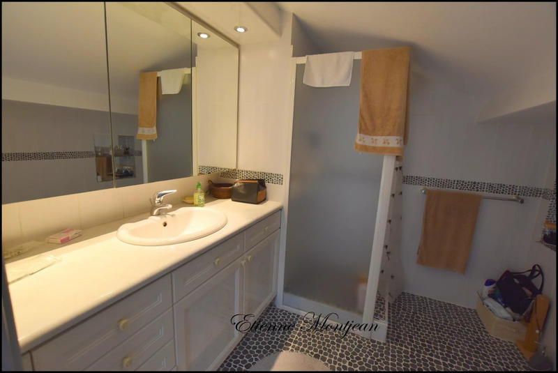 Maison - 257 m² - 13 pièces