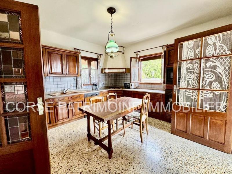 Maison - 229 m² - 18 pièces