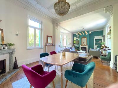 Maison - 250 m² - 7 pièces