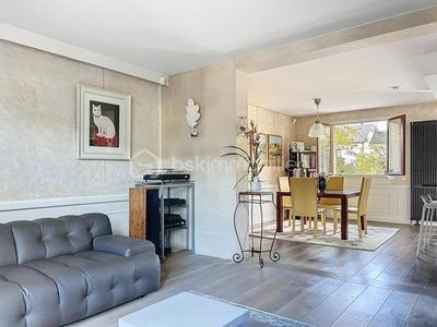 Maison traditionnelle - 149 m² - 6 pièces