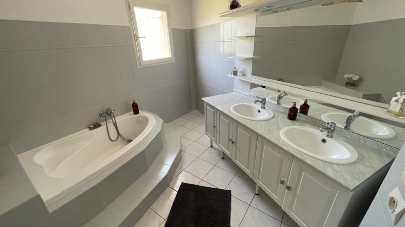 Villa - 151 m² - 9 pièces