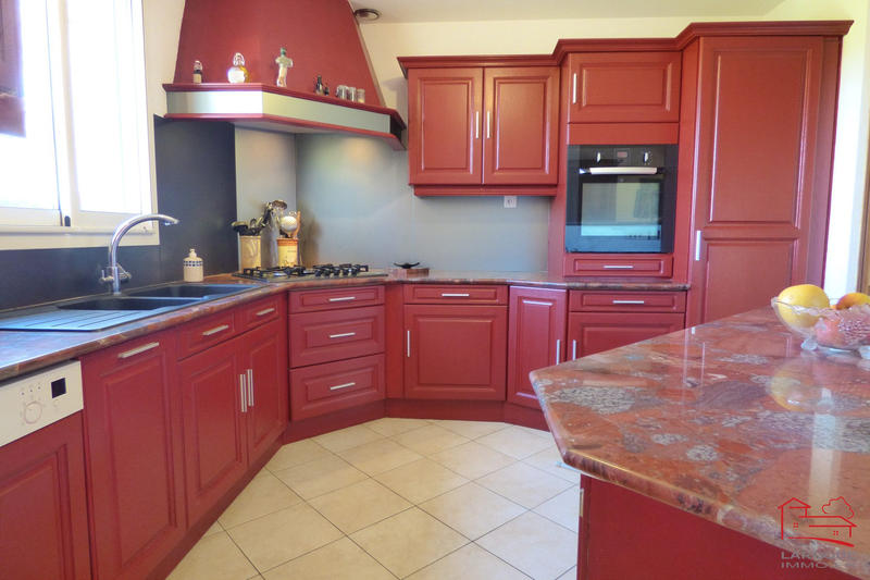 Maison - 220 m² - 6 pièces