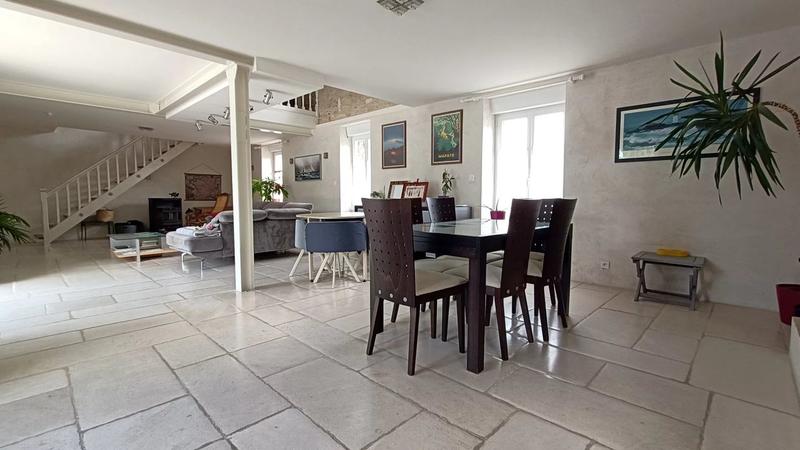 Maison en pierre - 200 m² - 6 pièces