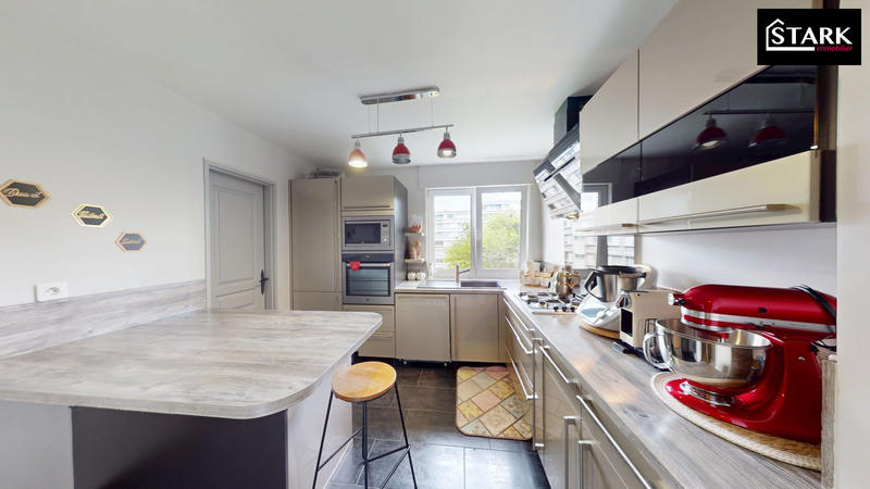 Appartement - 80 m² - 5 pièces