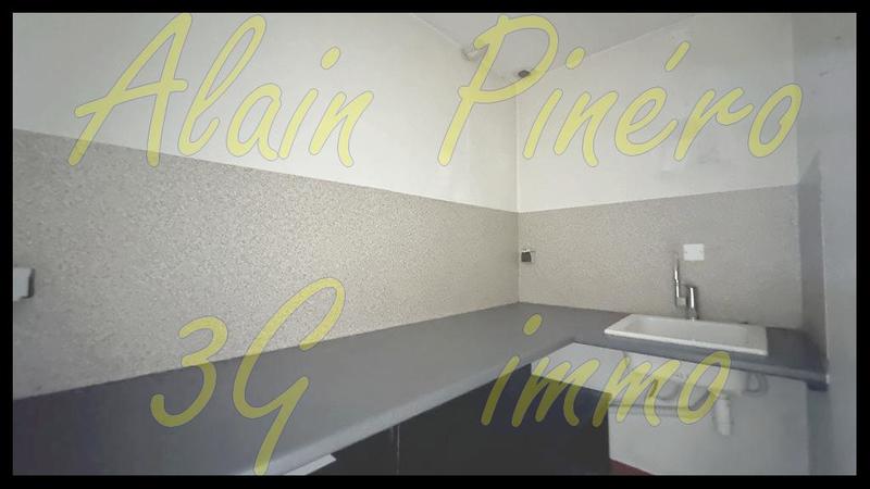 Local commercial - 127 m² - 6 pièces