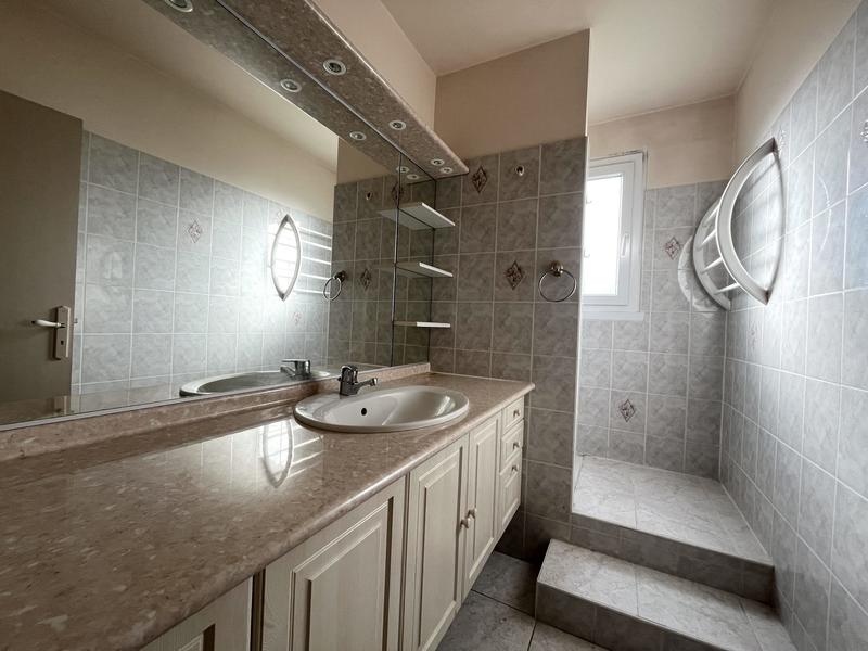 Appartement - 75 m² - 5 pièces