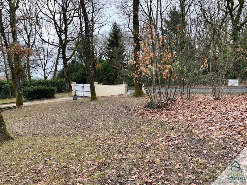 Terrain constructible - 1 800 m²