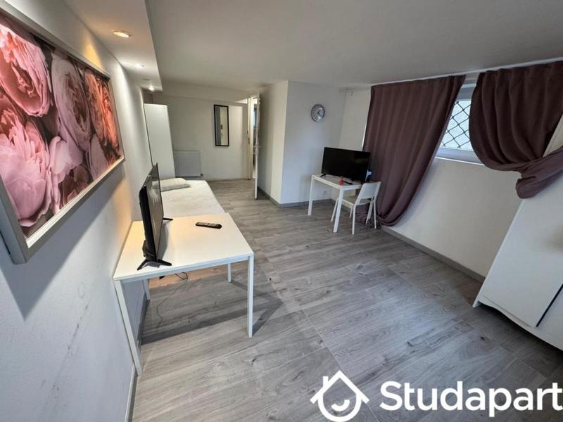 Chambre - 11 m² - 1 pièce