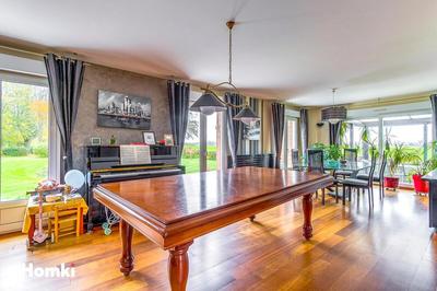 Maison - 210 m² - 8 pièces