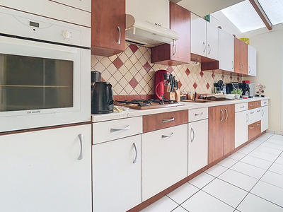 Maison - 210 m² - 10 pièces