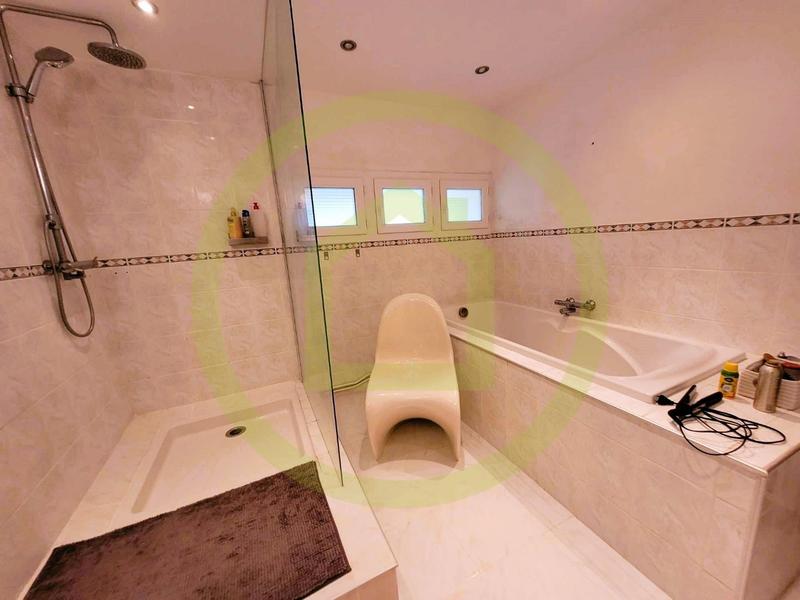 Maison - 236 m² - 7 pièces