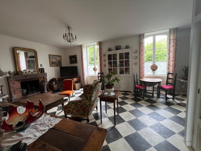 Maison - 235 m² - 7 pièces