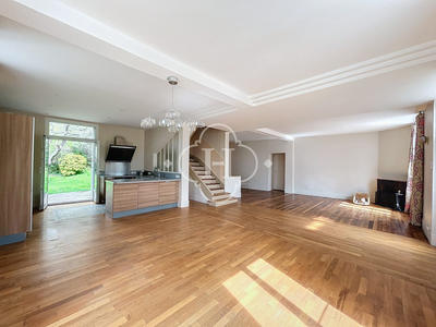 Maison - 225 m² - 8 pièces