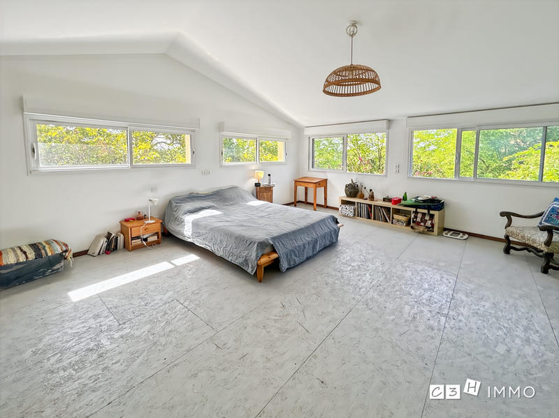 Maison - 205 m² - 6 pièces