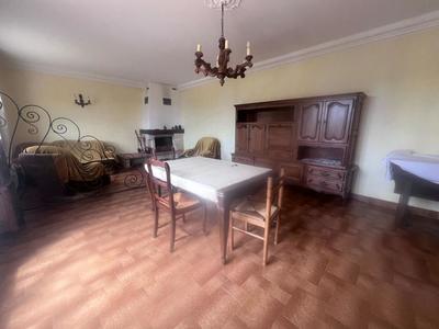 Maison - 180 m² - 8 pièces