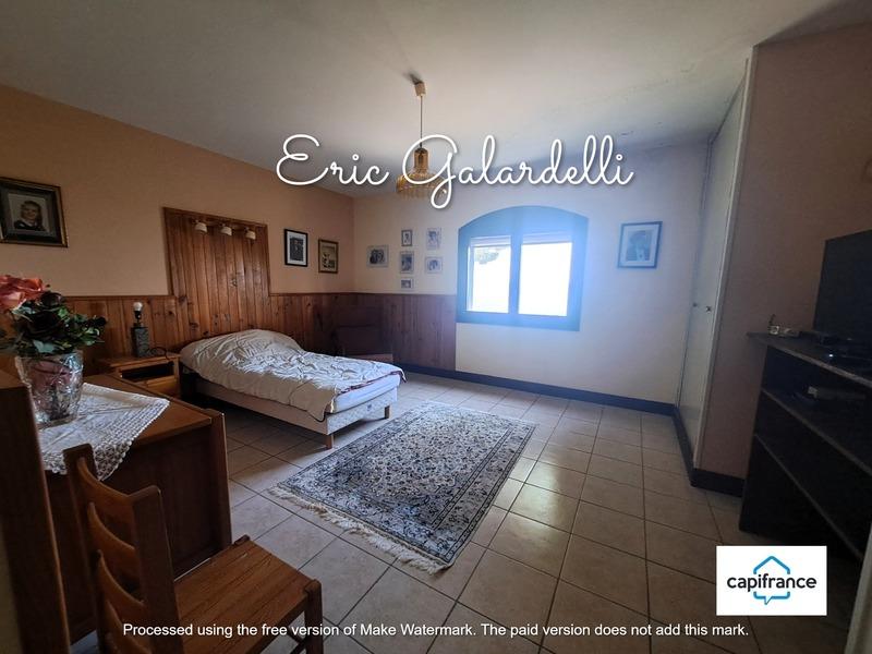 Maison - 328 m² - 12 pièces