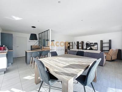 Maison - 94 m² - 4 pièces