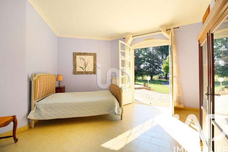 Maison - 220 m² - 7 pièces