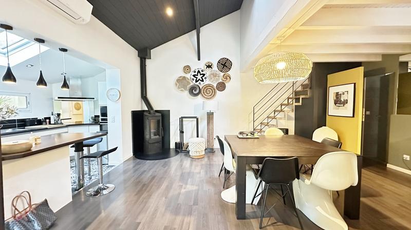 Villa - 222 m² - 10 pièces