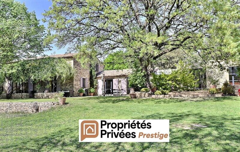 Propriété - 255 m² - 9 pièces