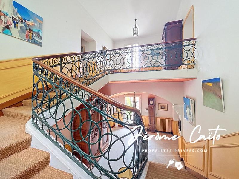 Demeure - 858 m² - 20 pièces