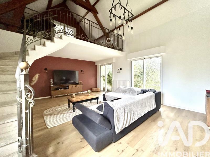 Maison - 228 m² - 8 pièces