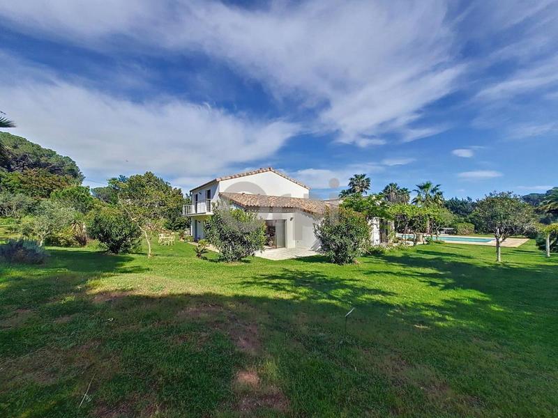 Propriété - 262 m² - 5 pièces