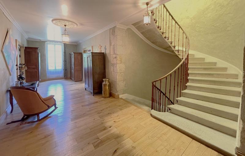 Maison de domaine - 750 m² - 12 pièces