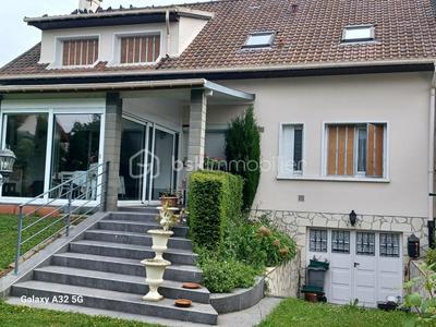 Demeure - 184 m² - 9 pièces