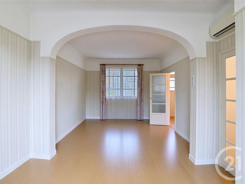 Maison - 98 m² - 5 pièces