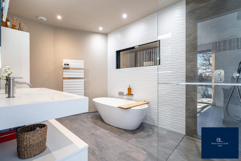 Maison contemporaine - 218 m² - 6 pièces