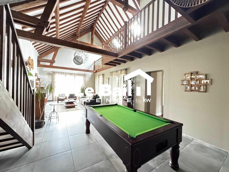 Maison - 280 m² - 9 pièces
