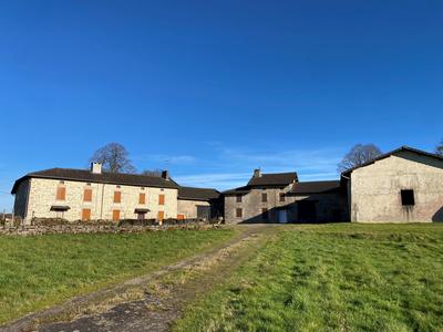 Maison ancienne - 475 m² - 18 pièces