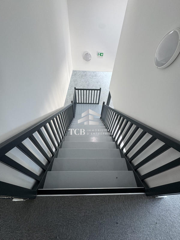 Local d'activités - 2 620 m²