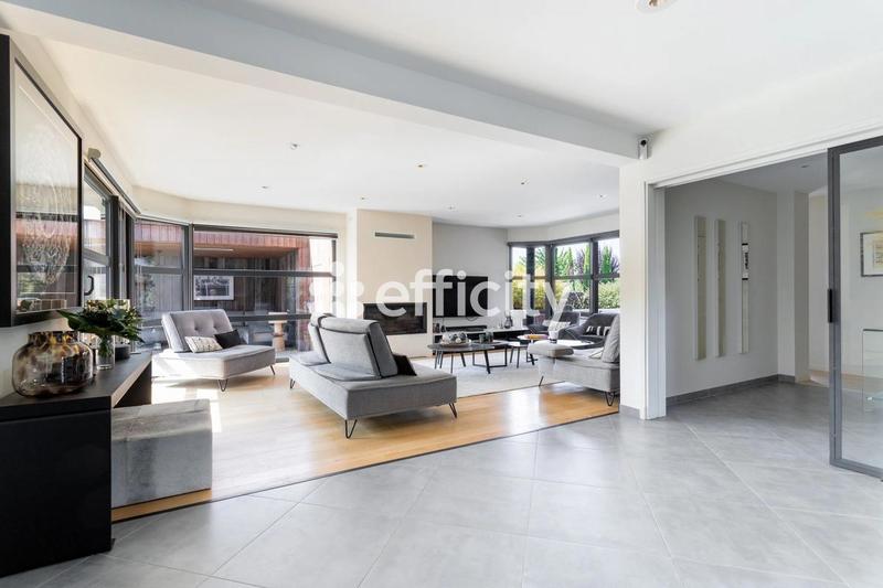 Maison - 315 m² - 8 pièces