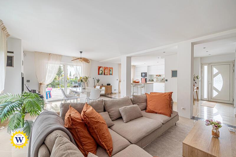 Maison - 198 m² - 7 pièces