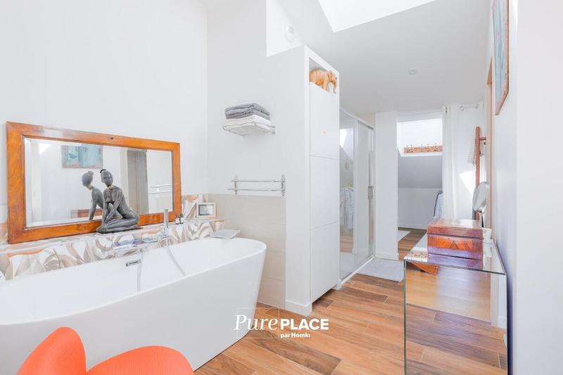 Maison - 250 m² - 7 pièces