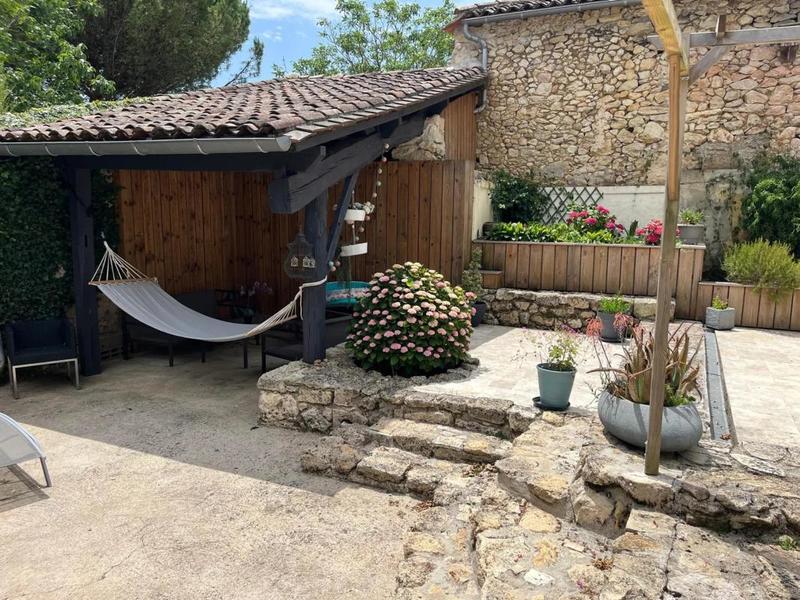 Maison en pierre - 254 m² - 7 pièces