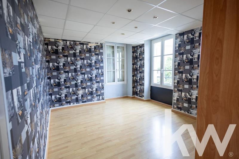 Maison - 268 m² - 12 pièces