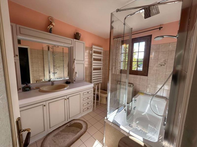 Pavillon - 200 m² - 8 pièces