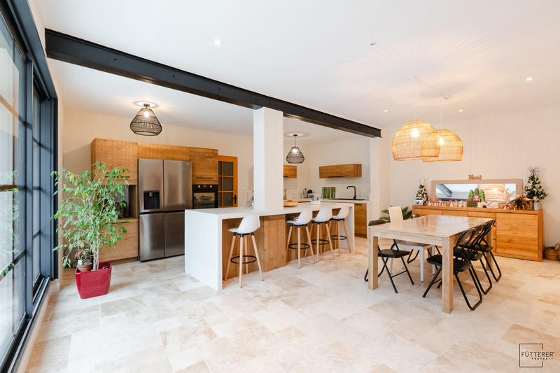 Villa - 220 m² - 6 pièces