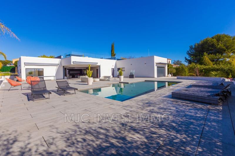 Villa - 257 m² - 10 pièces