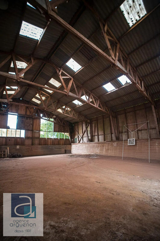 Maison - 560 m² - 14 pièces