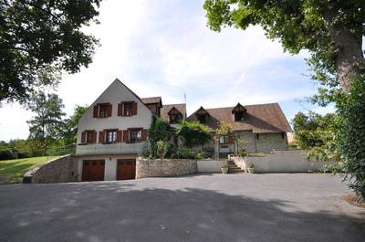 Maison - 296 m² - 8 pièces