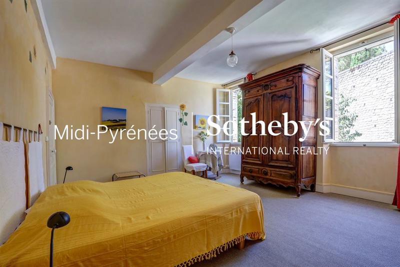 Maison de ville - 336 m² - 10 pièces